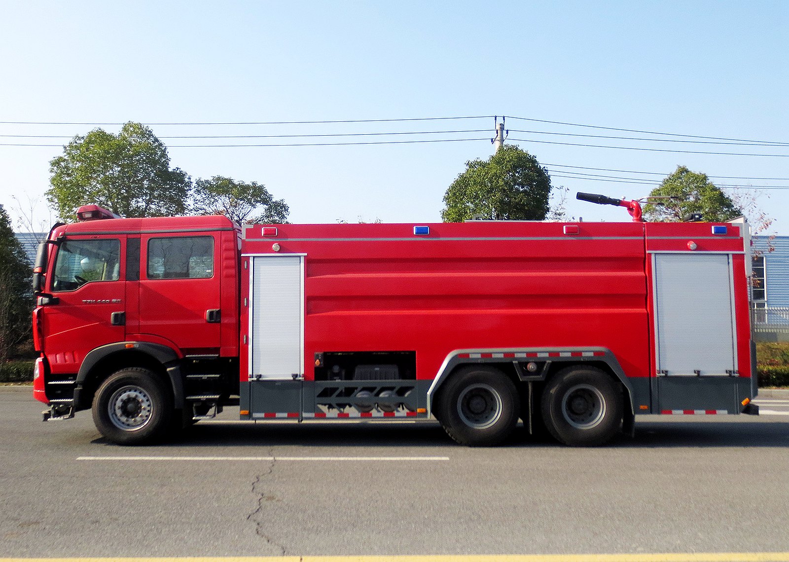 豪沃后雙橋16立方泡沫消防車