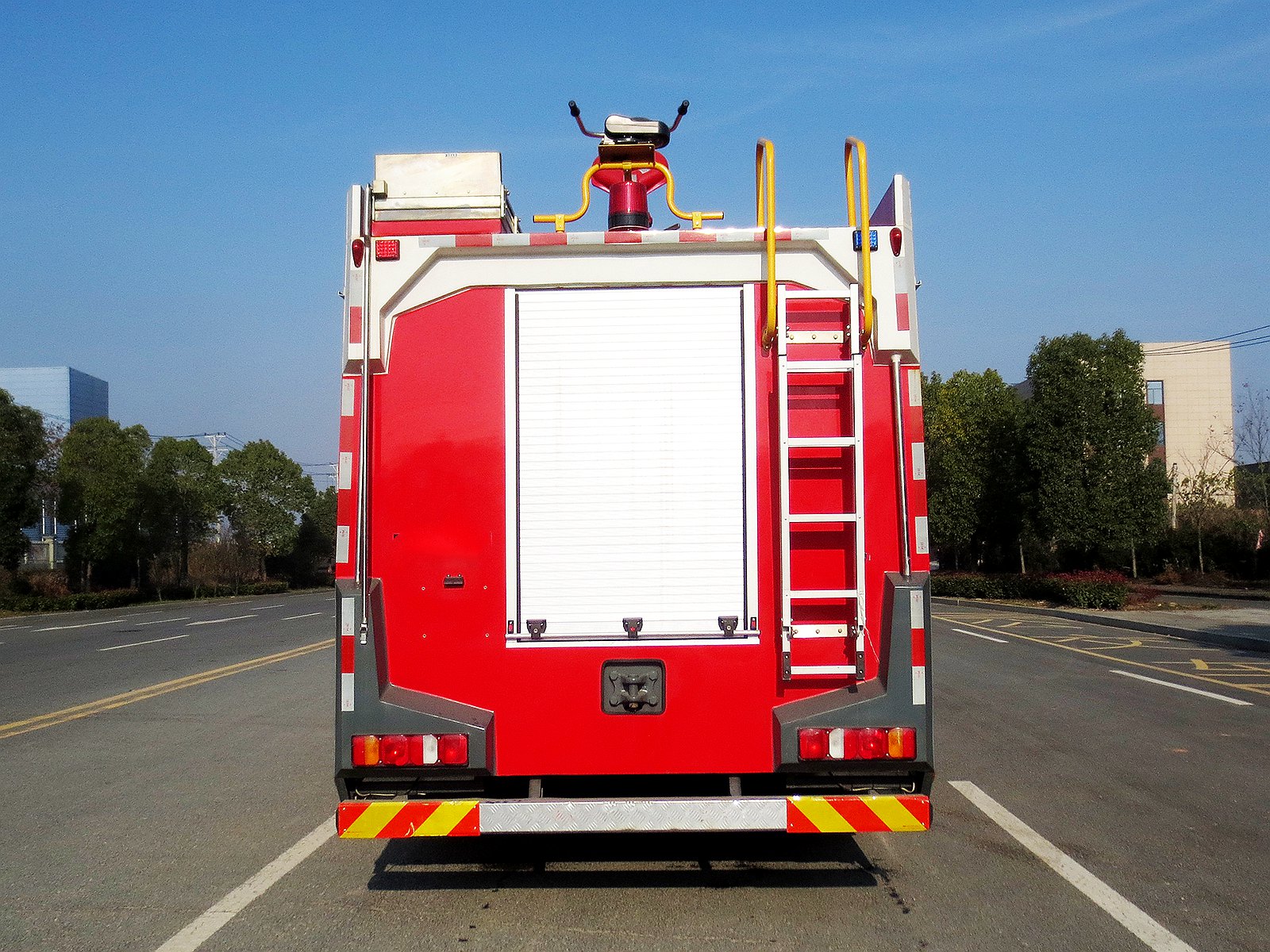 豪沃后雙橋16立方泡沫消防車