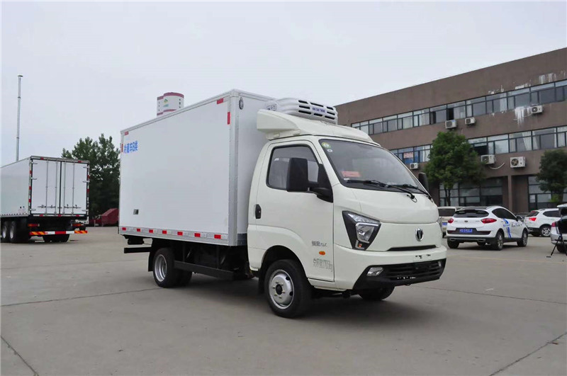 飛碟締途3.8米柴油藏車