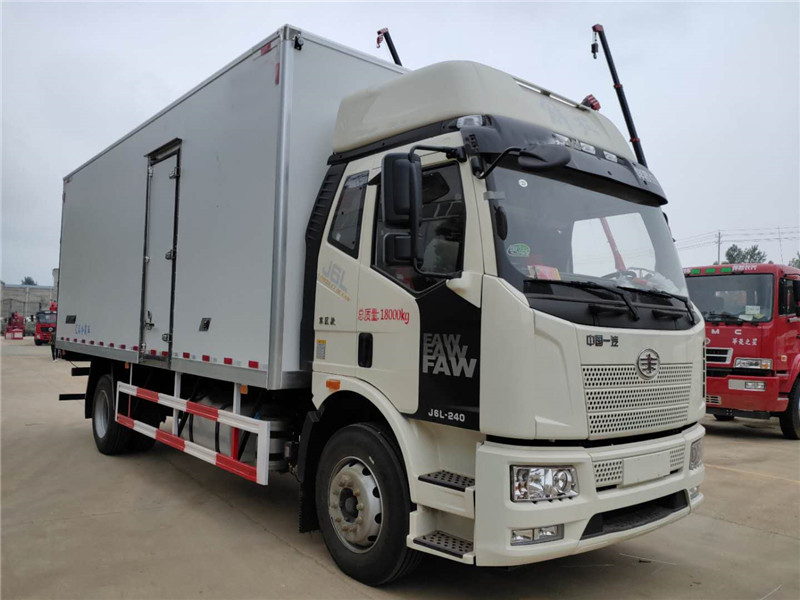 解放J6L高頂雙臥6.8米冷藏車