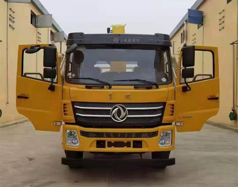 東風(fēng)前四后四隨車(chē)吊新品上市