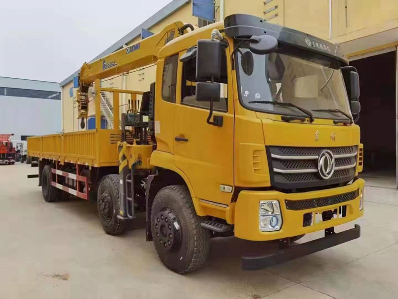 東風(fēng)前四后四隨車(chē)吊新品上市