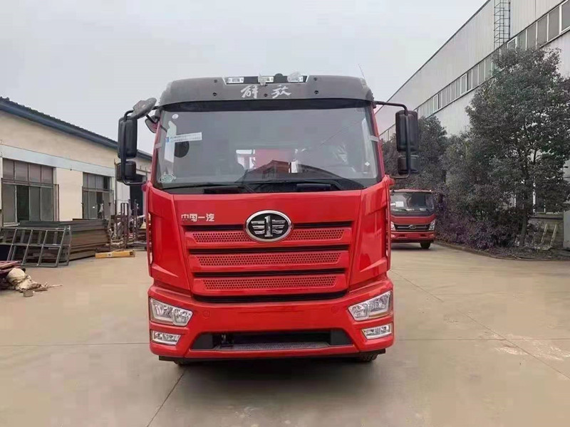 解放單橋三一8噸吊機(jī)