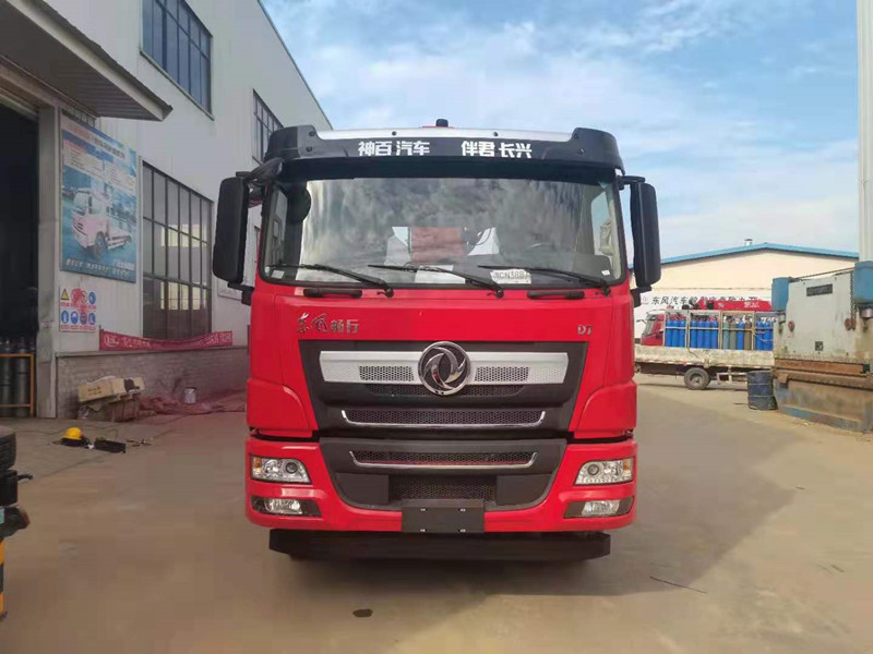 東風(fēng)暢行D7前四后八三一14噸吊機(jī)