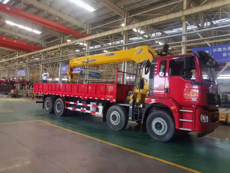 陜汽德龍前四后八350馬力徐工16四節G型