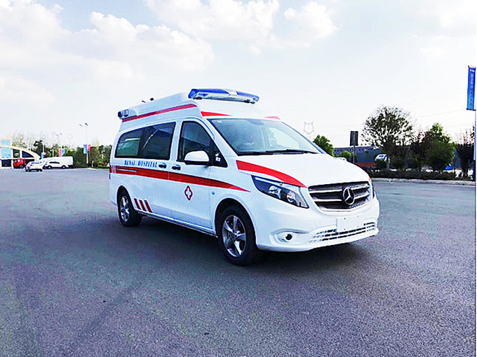 奔馳監(jiān)護型救護車