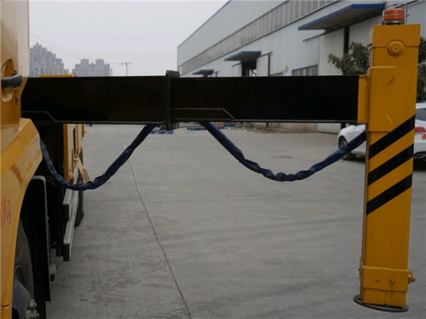 東風天錦26米高空作業(yè)車