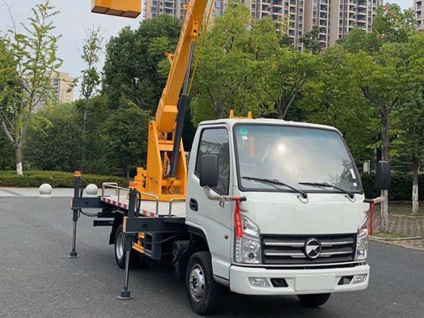 華通凱馬汽油高空作業(yè)車
