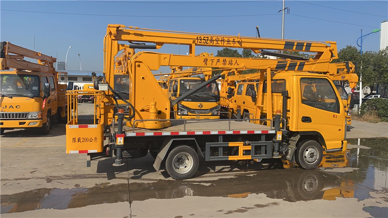 華通凱馬汽油高空作業(yè)車