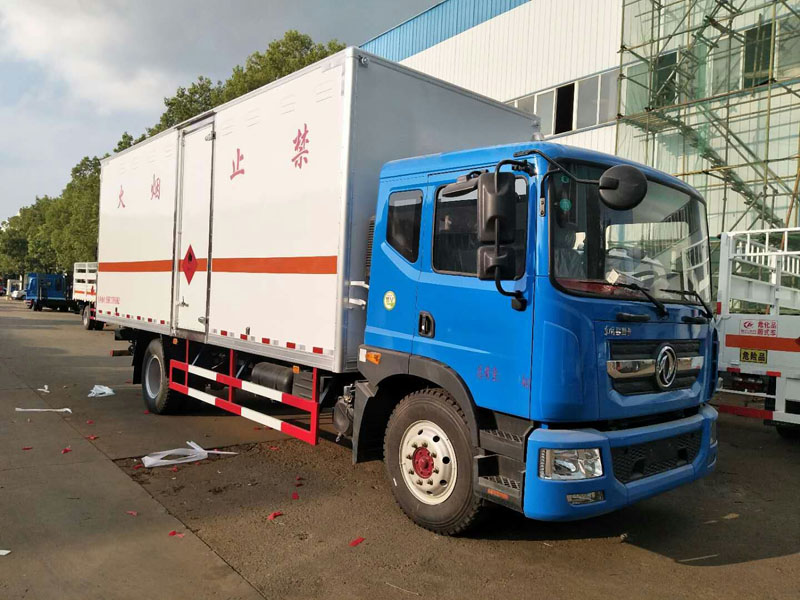 東風(fēng)6.3米(10.3噸)氣體廂式車(chē)