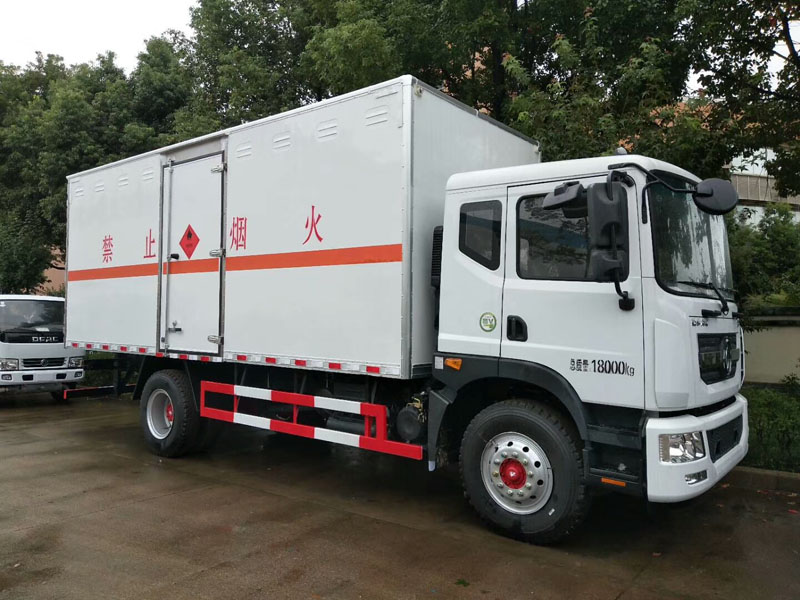 東風(fēng)6.3米(10.3噸)氣體廂式車(chē)