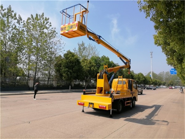 東風(fēng)13.5米高空作業(yè)車(chē)