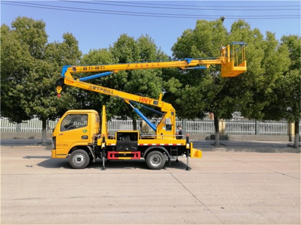 東風(fēng)13.5米高空作業(yè)車(chē)